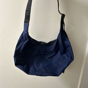 Navy Blue BAGGU medium crescent